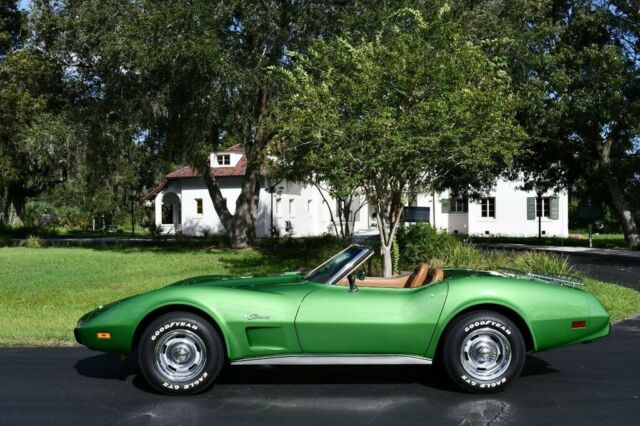 Chevrolet Corvette 1975 image number 2