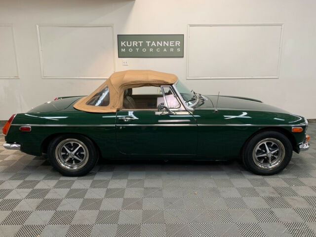 MG MGB 1972 image number 21