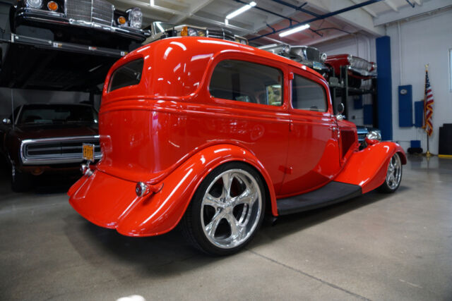 Ford Tudor 2 Dr Sedan Street Rod Custom 1934 image number 21