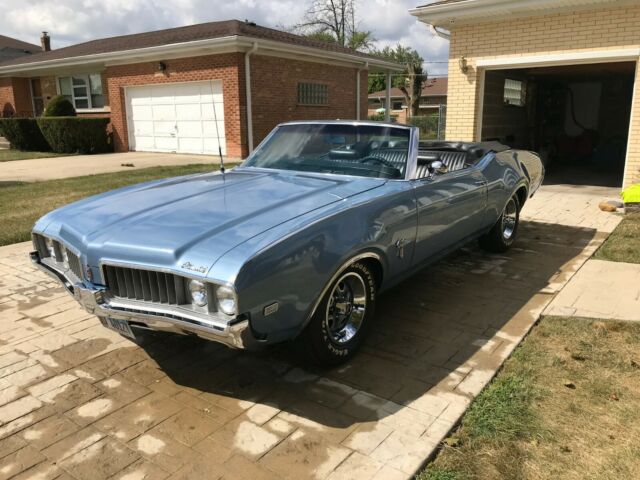 Oldsmobile Cutlass 1969 image number 2