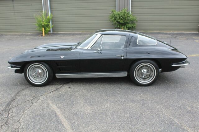 Chevrolet Corvette 1963 image number 29