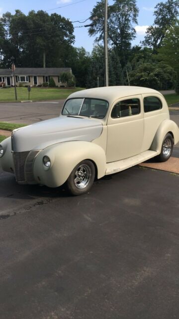 Ford Deluxe 1940 image number 0