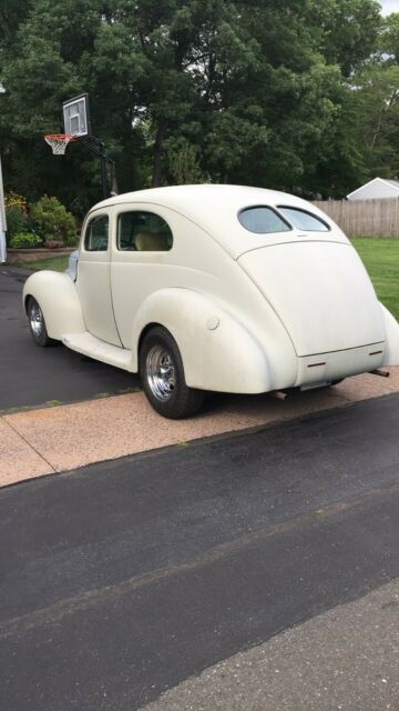 Ford Deluxe 1940 image number 1