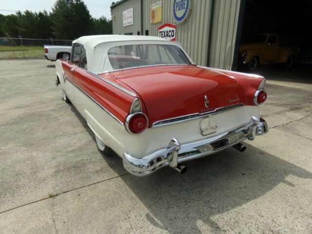 Ford Sunliner 1955 image number 1