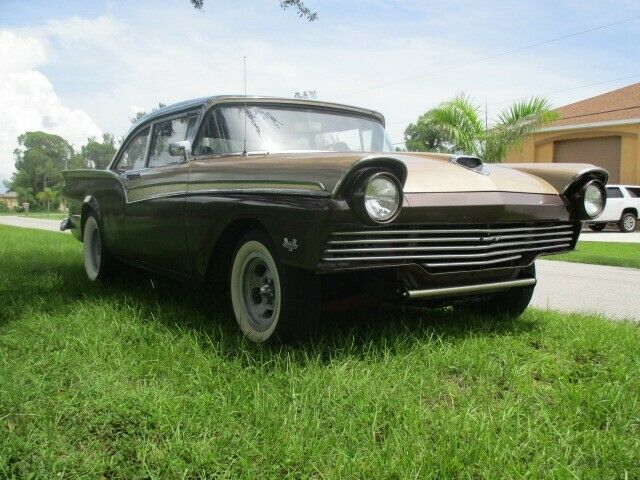 Ford Fairlane 1957 image number 0