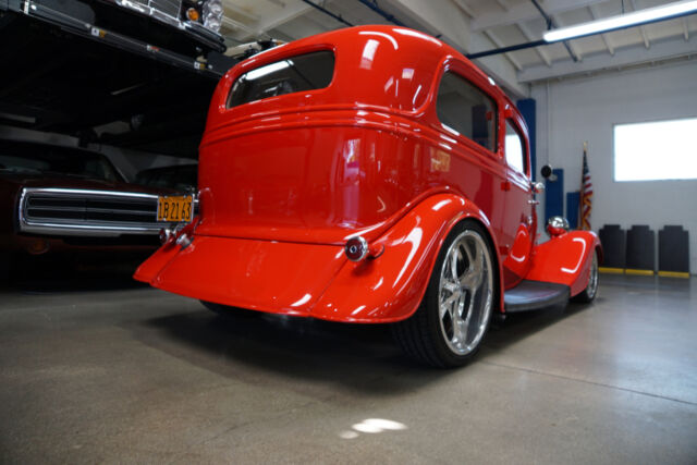 Ford Tudor 2 Dr Sedan Street Rod Custom 1934 image number 36