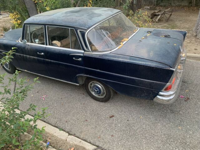 Mercedes-Benz 220 S 1965 image number 22