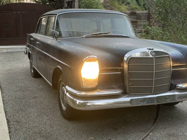 Mercedes-Benz 220 S 1965 image number 24