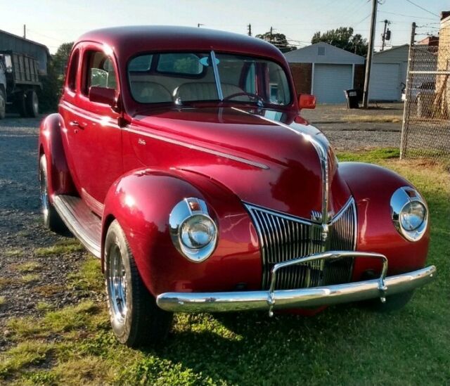 Ford Deluxe 1940 image number 1