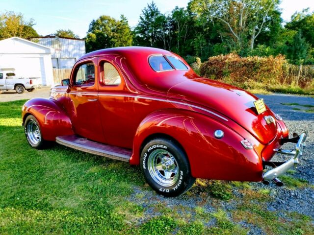 Ford Deluxe 1940 image number 16