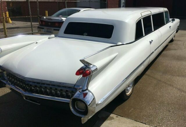 Cadillac Fleetwood 1959 image number 24