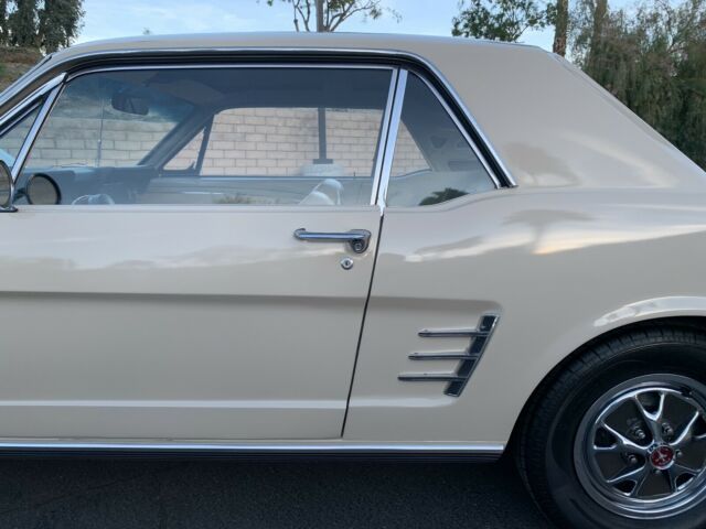 Ford Mustang 1966 image number 27