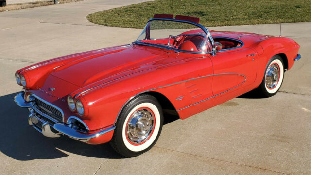 Chevrolet Corvette 1961 image number 1