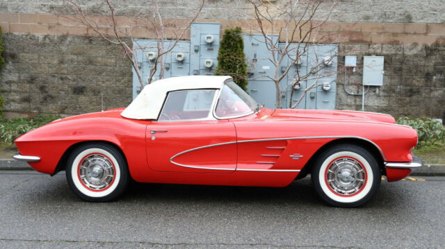 Chevrolet Corvette 1961 image number 26