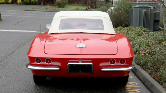 Chevrolet Corvette 1961 image number 28