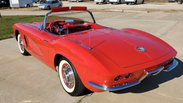 Chevrolet Corvette 1961 image number 29