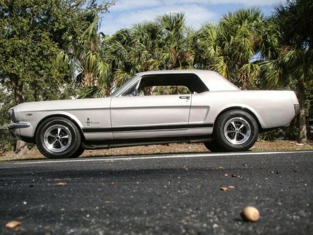 Ford Mustang 1965 image number 29