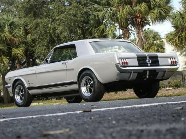 Ford Mustang 1965 image number 7