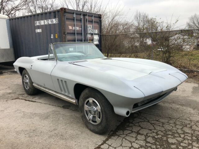 Chevrolet Corvette 1965 image number 0