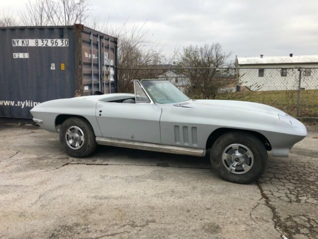 Chevrolet Corvette 1965 image number 1