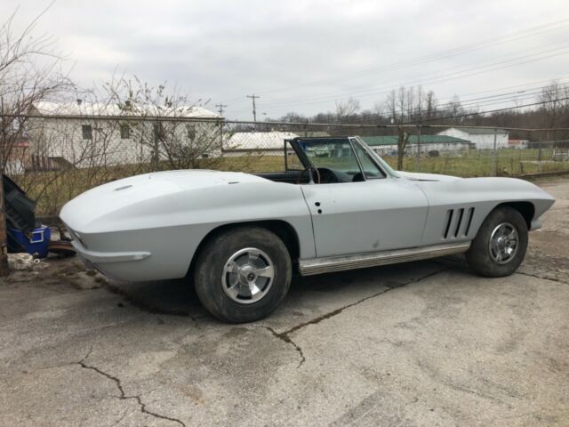 Chevrolet Corvette 1965 image number 2