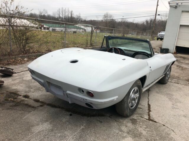 Chevrolet Corvette 1965 image number 27