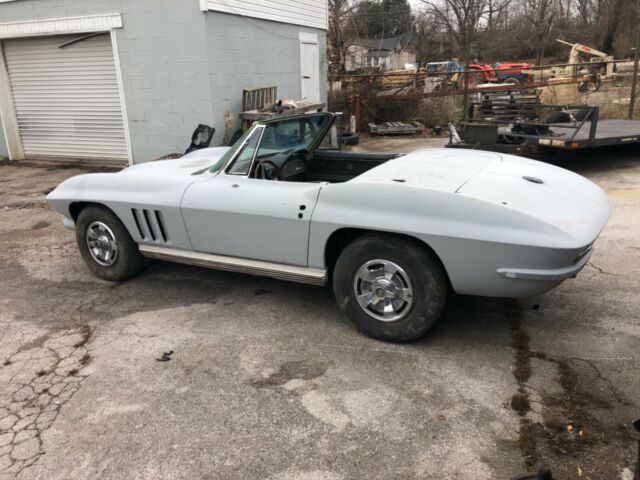 Chevrolet Corvette 1965 image number 30