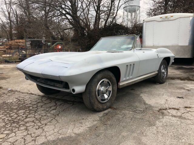 Chevrolet Corvette 1965 image number 31