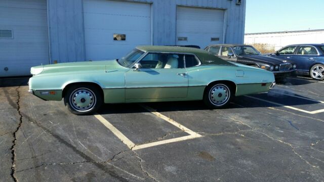 Ford Thunderbird 1971 image number 0