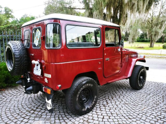 Toyota Land Cruiser 1976 image number 1