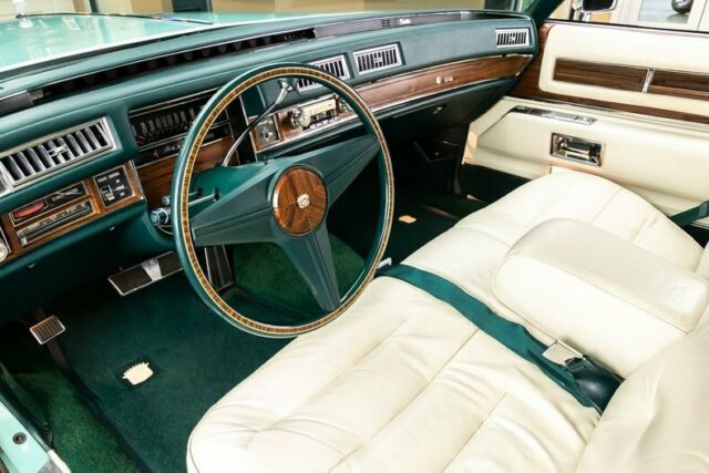 Cadillac Coupe Deville 1976 image number 1