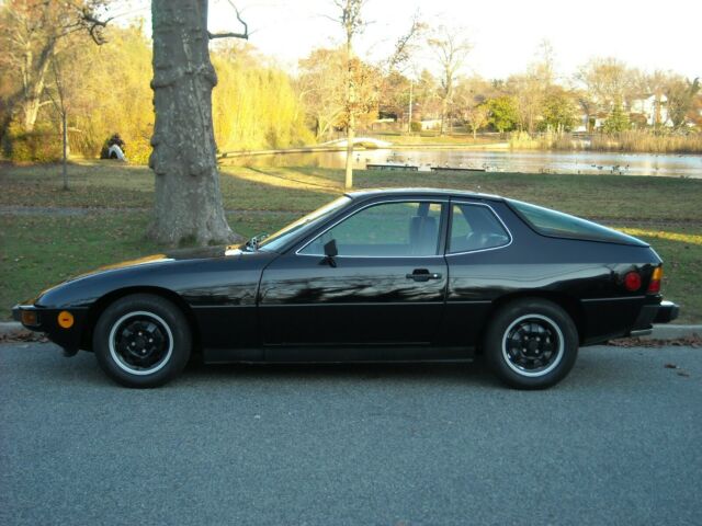 Porsche 924 1978 image number 1