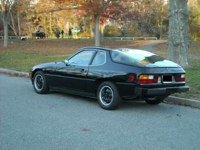 Porsche 924 1978 image number 26