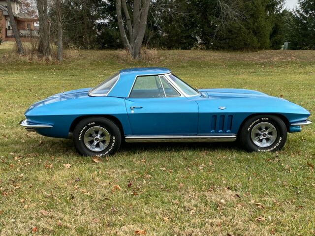 Chevrolet Corvette 1965 image number 23