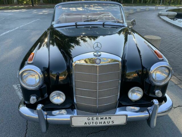 Mercedes-Benz 220 S 1957 image number 3