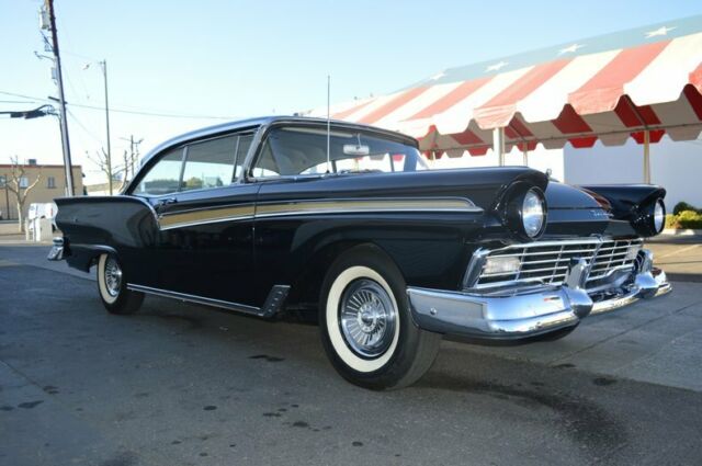 Ford Fairlane 1957 image number 10