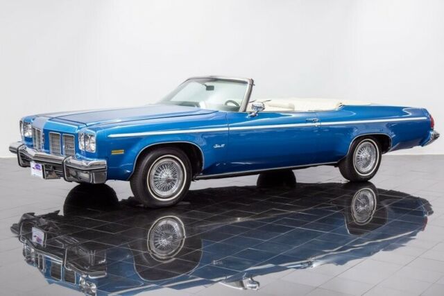 Oldsmobile Delta Royal 88 Convertible 1975 image number 0