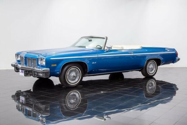 Oldsmobile Delta Royal 88 Convertible 1975 image number 1