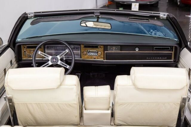 Oldsmobile Delta Royal 88 Convertible 1975 image number 10