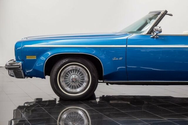 Oldsmobile Delta Royal 88 Convertible 1975 image number 14