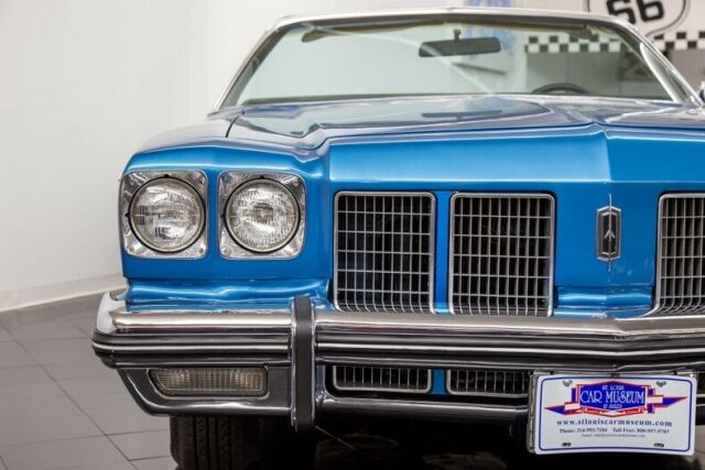 Oldsmobile Delta Royal 88 Convertible 1975 image number 20