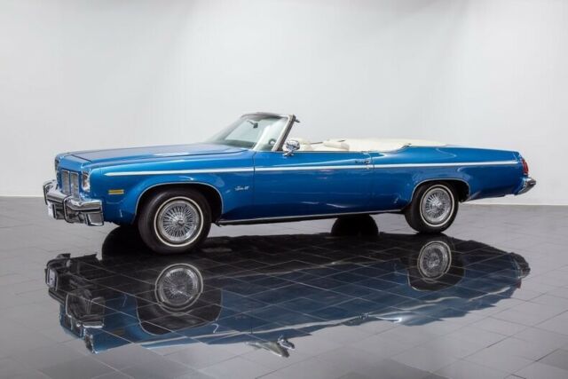 Oldsmobile Delta Royal 88 Convertible 1975 image number 26