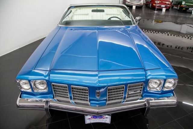 Oldsmobile Delta Royal 88 Convertible 1975 image number 28