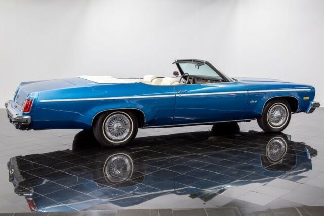 Oldsmobile Delta Royal 88 Convertible 1975 image number 29