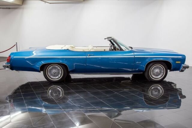 Oldsmobile Delta Royal 88 Convertible 1975 image number 30