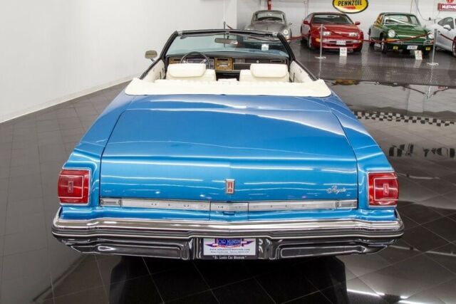 Oldsmobile Delta Royal 88 Convertible 1975 image number 31