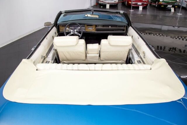 Oldsmobile Delta Royal 88 Convertible 1975 image number 33