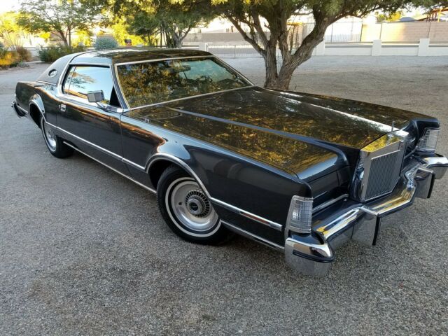 Lincoln Mark IV 1976 image number 1