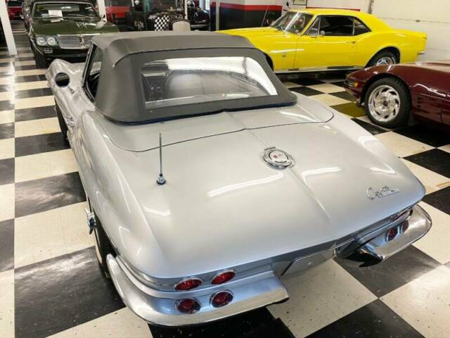 Chevrolet Corvette 1965 image number 10