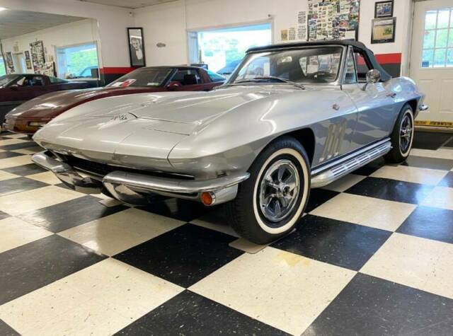 Chevrolet Corvette 1965 image number 2